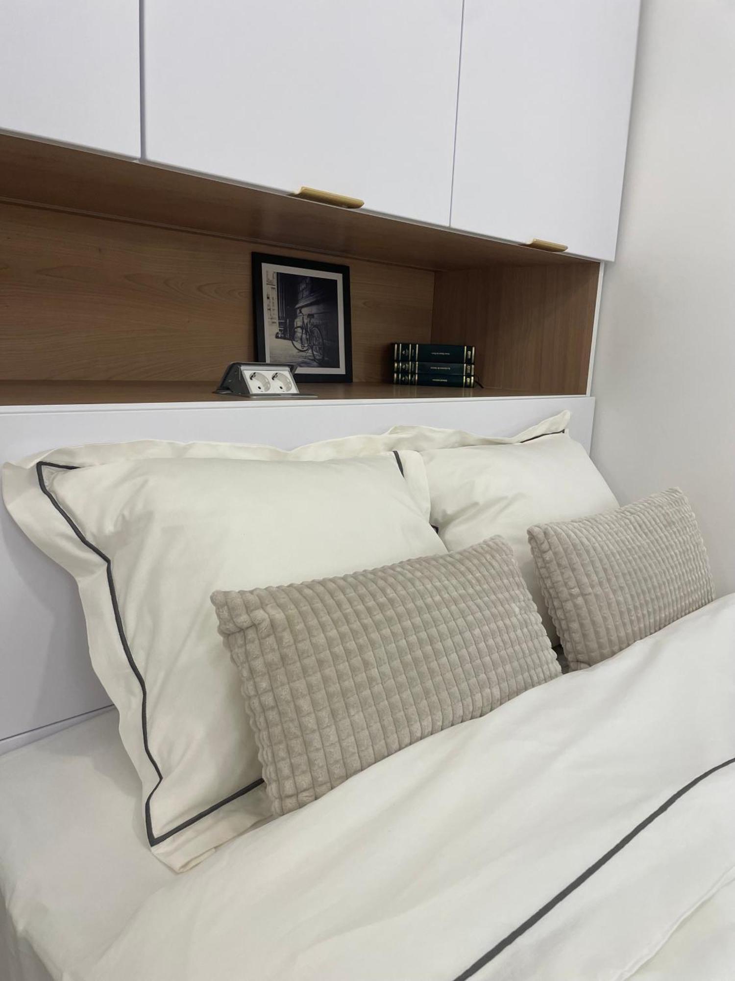 Studio Alice Romana Square Apartment Bucureşti Ngoại thất bức ảnh
